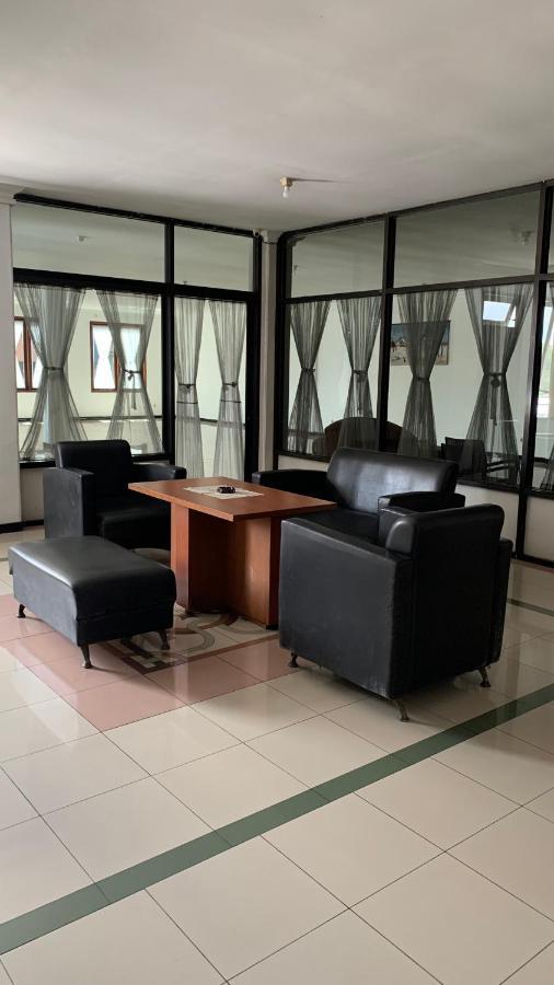 Oyo 93380 Penginapan Mangkoe Barokah Tanah Grogot Exteriör bild